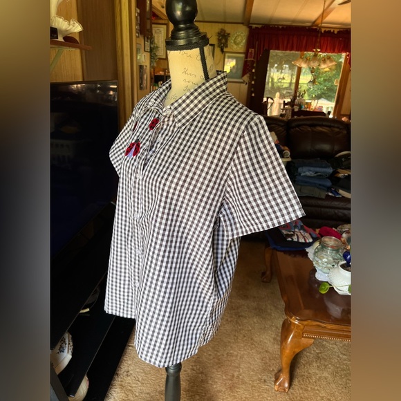 🐞Woman’s vintage checkered print with ladybug 🐞 patches button down blouse.🐞 - Picture 13 of 16